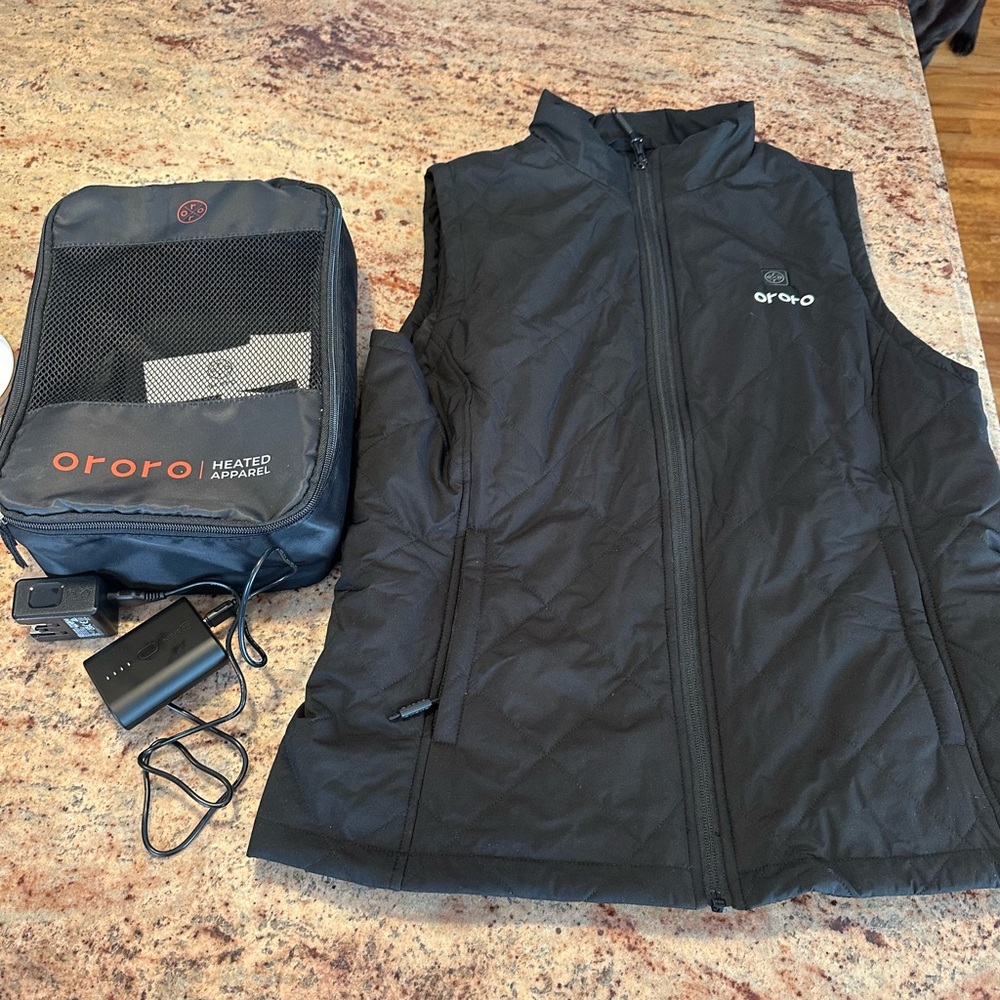 Ororo Women’s  4 Zone Black Heated Vest Medium with Battery Pack/charger